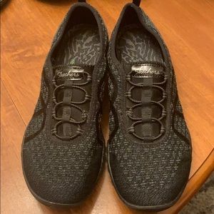 Size 10 black sketcher slide on shoes